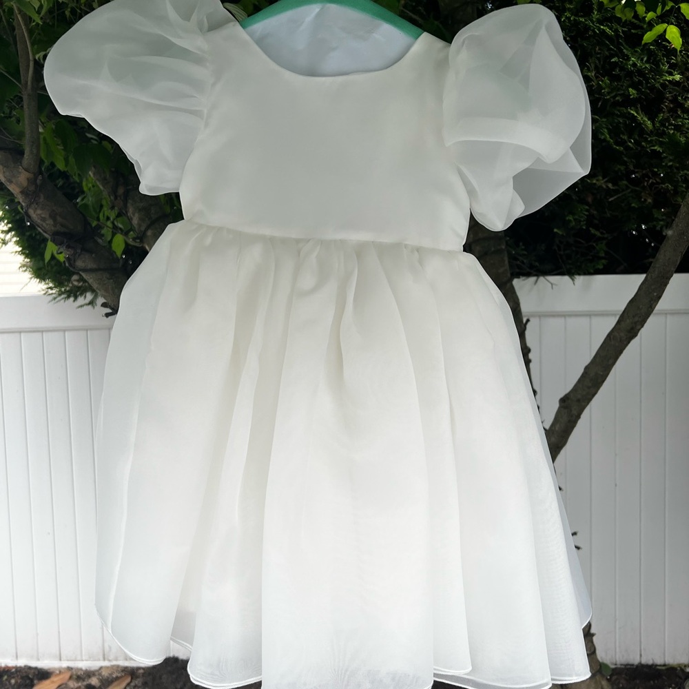 Elegant White Dress with Puff Sleeves - Picture 4 of 4